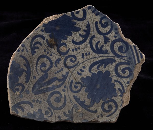 Fragment majolica dish, blue on white, Italian-looking tendrils, plate crockery holder soil find ceramic pottery glaze, majolica