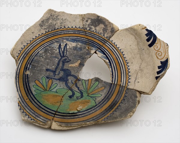 Fragment majolica pancake dish, polychrome, jumping hare, egret border, plate dish crockery holder soil find ceramic earthenware