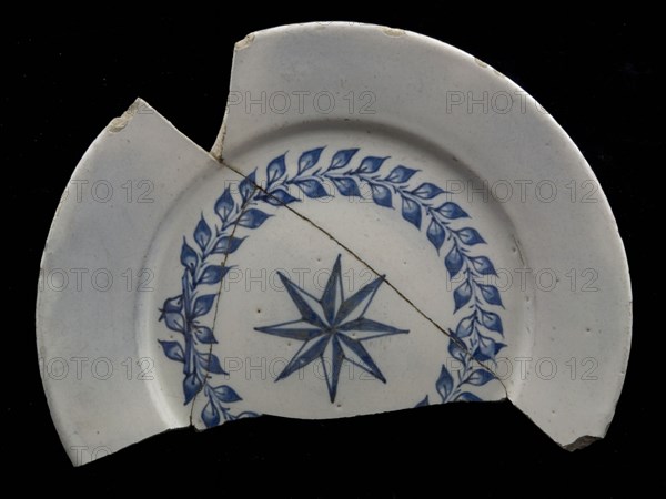 Faience plate, blue on white, laurel wreath with eight-pointed star, dish plate crockery holder soil find ceramic earthenware