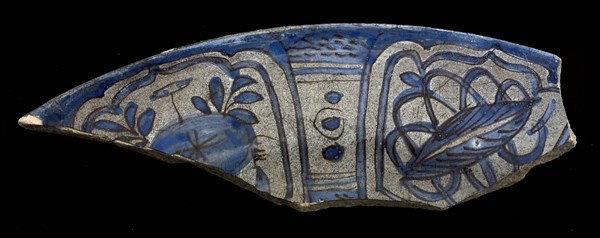 Fragment faience dish, purple and blue on white, Chinese border in Wanli style, dish plate crockery holder earth discovery