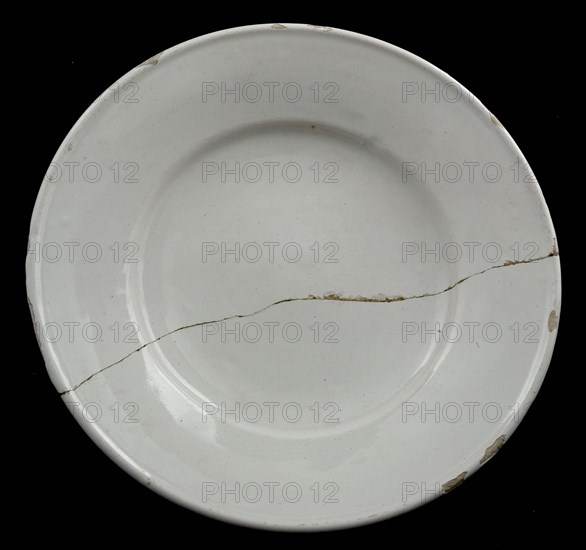 Faience plate, white tin glaze without further decoration, dish plate crockery holder earth discovery ceramic earthenware glaze