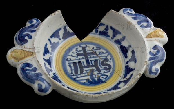 Faience dish, polychrome with IHS in the mirror, worked ears, pap bowl bowl crockery holder soil find ceramics pottery glaze