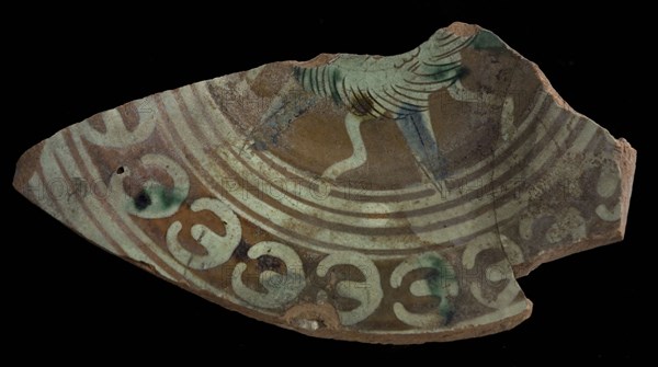Fragment Werra plate, mirror decor six-pointed star with sgraffito face, pale yellow and green (and blue?) Glaze, plate crockery