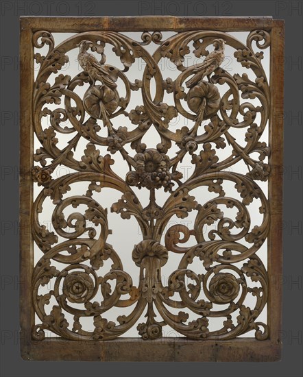 Cutting frame or skylight with vines, leaves and flowers, in which two birds, cutting window toplight carving sculpture