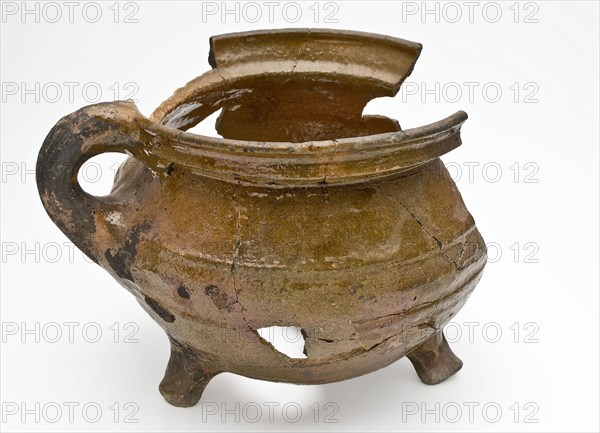 Earthenware cooking pot or grape on three legs, grape cooking pot tableware holder utensils earthenware ceramics earthenware