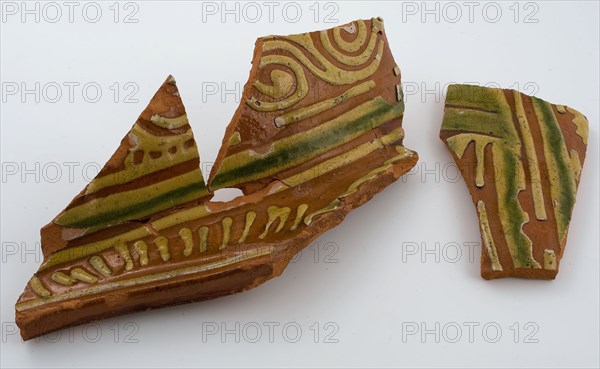 Some edge fragments of pottery fire dome with silt decoration, fire dome fire clock heating soil finding ceramics earthenware