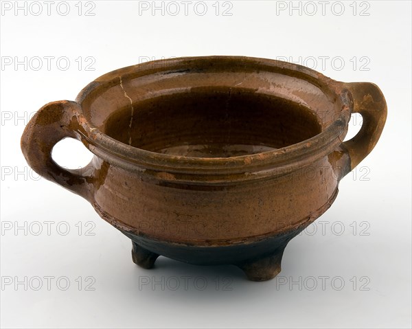 Pottery cooking pot on three legs, with two standing bands, grape cooking pot tableware holder kitchenware earthenware ceramics