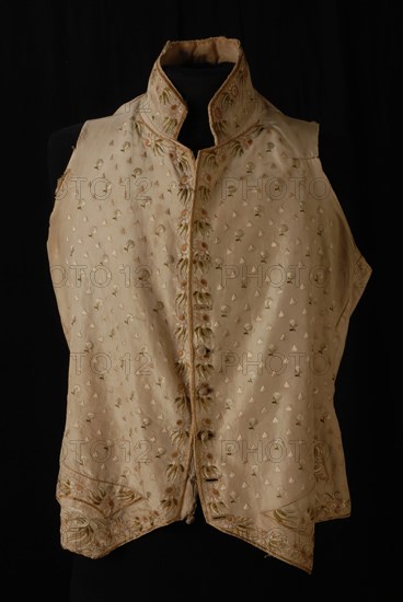 Men's vest in cream-colored silk, embroidered with flower borders and triangles, vest outerwear men's clothing silk shoulder