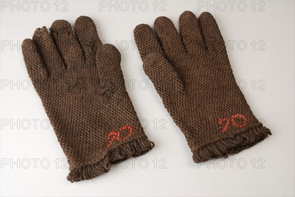 Pair of gloves made of dark brown wool, rough knit, stopped and marked 70, uniform part of the police, glove hand-covering