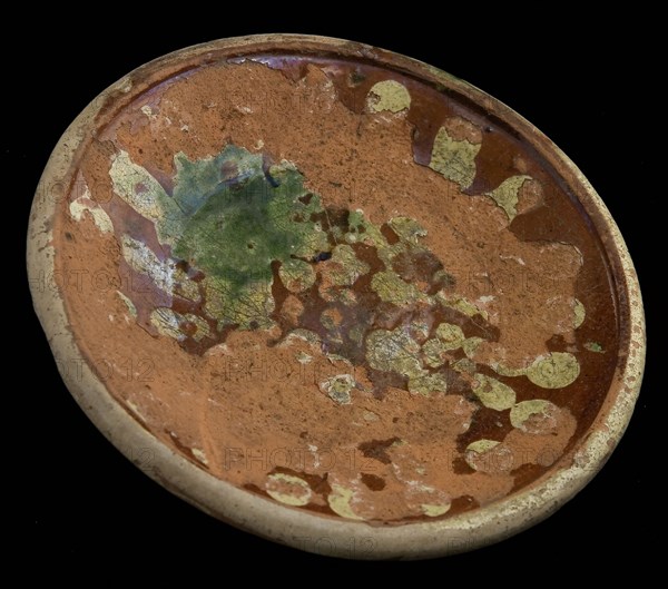 Earthenware plate with white sludge-dot decoration and partly green glaze, plate dish crockery holder soil find ceramic