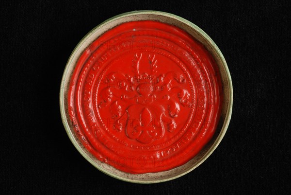 Wax seal with family coat by H. Swellengrebel, wax seal seal information form lacquer paper, Wax seal with the family crest