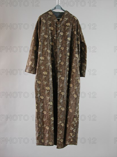 Brown Japanese skirt with pattern of spreading flowers and scrolling in site technology, japonse rok outerwear men's clothing