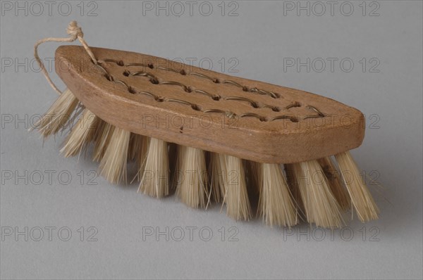 Te Poel, Wooden miniature brush, brush kitchenware miniature toy relaxant model wood copper, Boat shaped three rows slightly