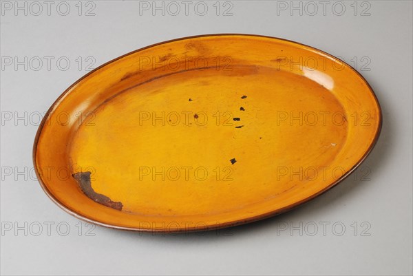 metal worker: Gresnich, Oval miniature tray, tray miniature model toy relaxant iron tin paint, beaten painted tinplate tin Oval