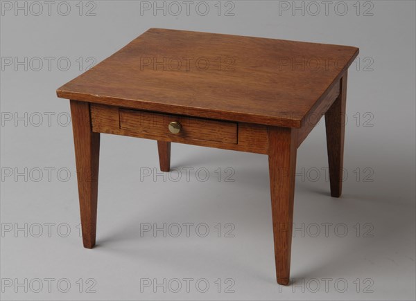 Te Poel, Oak miniature kitchen table, table furniture miniature toy relaxant model wood oak brass, molded Rectangular tray
