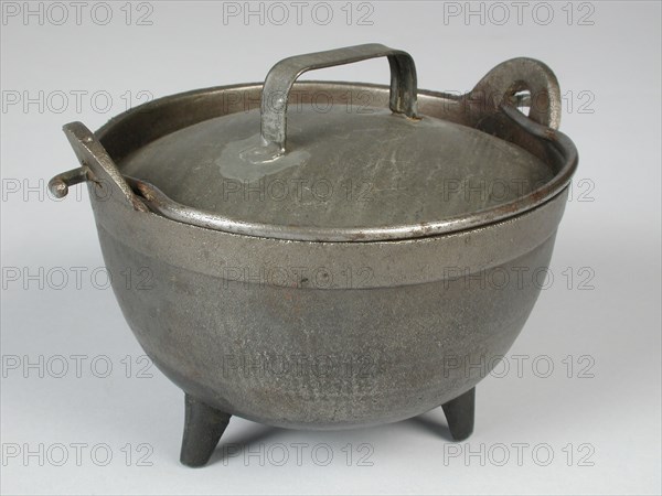 metaalwerker: Gresnich, Cast-iron miniature cooking pot, cooking pot crockery holder kitchenware miniature toy relaxing device