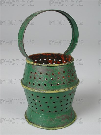 metal worker: Gresnich, Green cans colander, colander basket kitchen utensils miniature toy relaxant model metal paint h 14,5