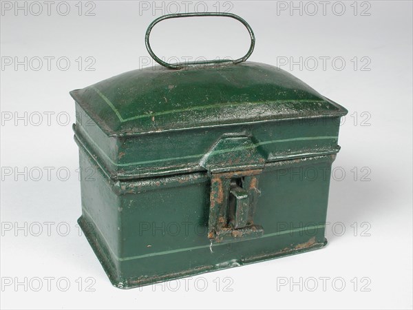 metal worker: Gresnich, Green painted rectangular miniature bread bin, bread bin drum miniature toy relaxant model metal paint