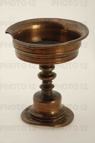 Small salt barrel on round base, with three knots in the trunk, salt bar tableware bronze metal, cast bronze salt vessel bronze
