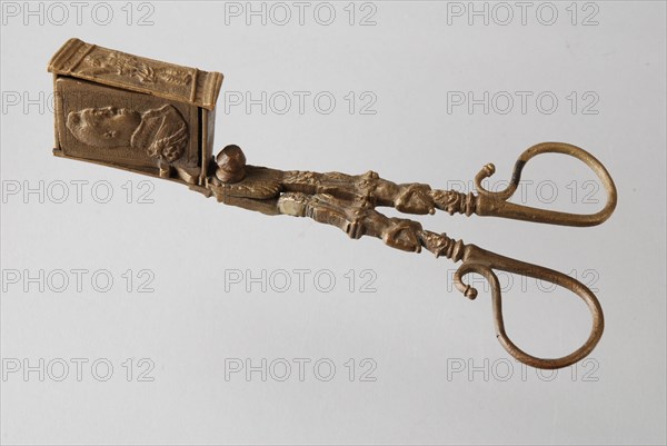 D.v.S., Decorated copper candlestick with portrait Louis Philippe and coat of arms, candle nippers muzzle scissors tool kit