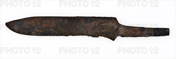 Blade with pointed end and narrowed sting, knife cutlery soil find iron metal, archeology food