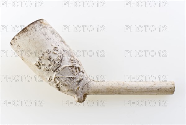 Machiel van Genderen, Clay pipe with city coat of arms of Utrecht, clay pipe smoking equipment smoking ground find ceramics