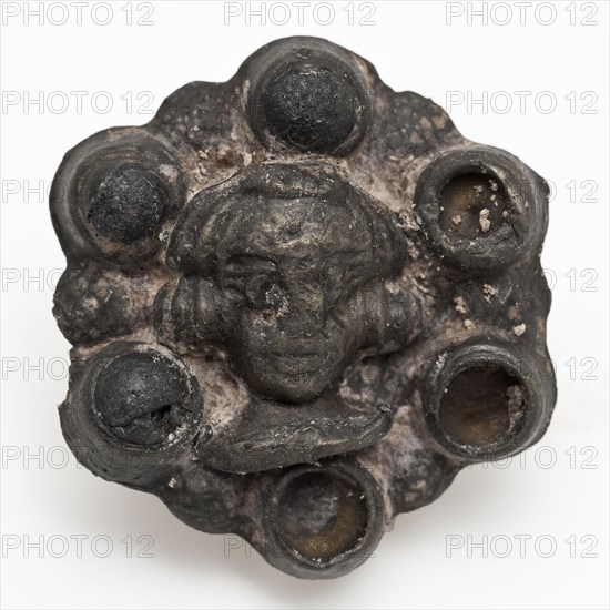 Rosette-shaped batter with face in the middle, ornament batter ground find tin metal, cast Fittings in the form of rosette