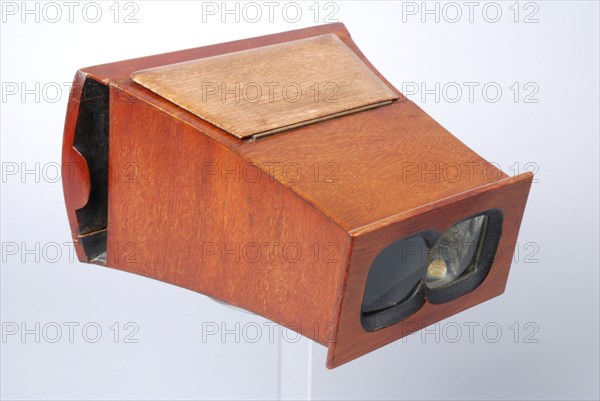 Rectangular stereo viewer, also known as Brewster stereoscope, hand stereoscope stereoscope mahogany wood glass copper silver