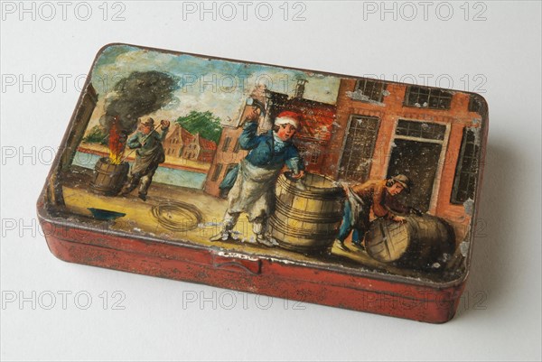Iron tobacco box, painted with three coopers, tobacco box holder iron base metal metal lacquer, Tobacco box Elongated rounded