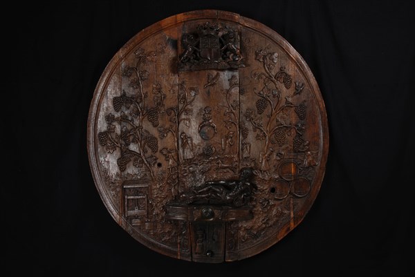 Sculpted oak bottom or lid of wine barrel, wine barrel barrel holder wood oak bronze bronze ), carved cutted Carved bottom or