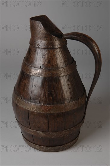 Beer walk, wooden drink kit or jug, jug crockery holder wood iron, Rotterdam beer cooperage cooper inn restaurant drink