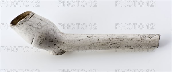 White clay pipe, marked with stalk decorated with fleur de lis stamps, clay pipe smoking equipment smoke floor pottery ceramics