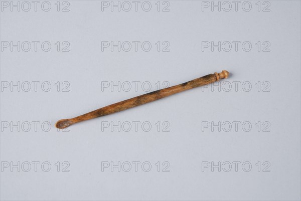Wooden ear spoon, ear spoon spoon medical instrument instrument equipment soil discovery wood, archeology Rotterdam City center