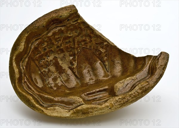 Fragment of earthenware pudding mold, pudding mold shape kitchen utensils earthenware ceramics earthenware glaze lead glaze