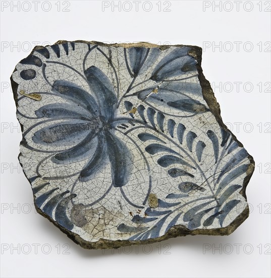 Fragment of majolica dish, mirror with flower in blue, dish crockery holder soil find ceramic pottery glaze tin glaze lead glaze