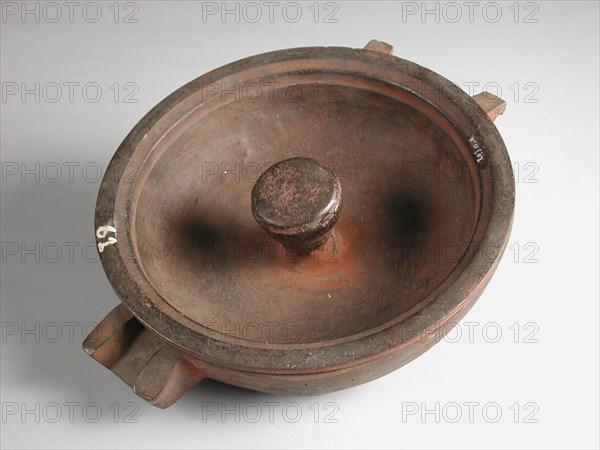 Two-piece round bronze mold for deep plate, mold casting tool tools kit metal bronze, cast turned Two-piece bronze shape