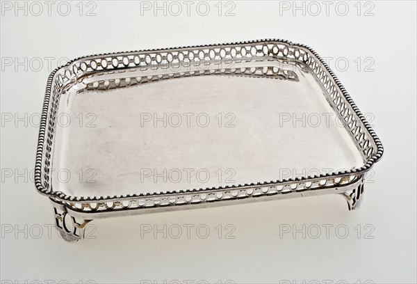 Silversmith: Rudolph Sondag, Square silver tray with raised edge and legs, tray top holder silver, sawn cast Square smooth leaf