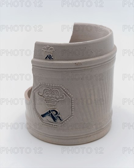 Stoneware mug with ear, cylindrical, appliqué with monogram AR, jug cup drinking utensils tableware holder soil find ceramic