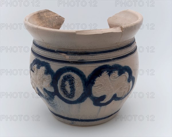 Stoneware chamber pot, pisspot, appliqué's lions and oval with pierced heart, pot holder sanitary soil find ceramic stoneware