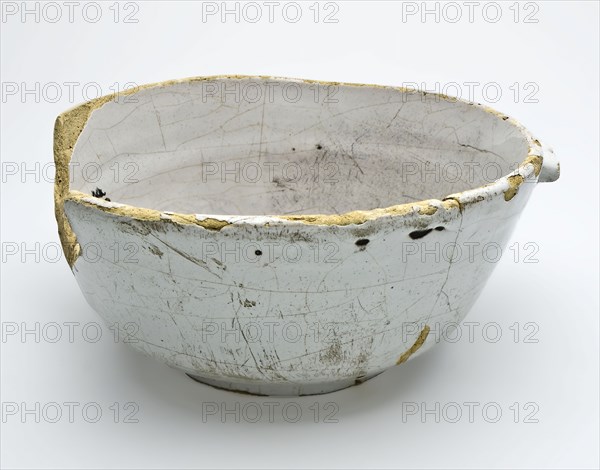 White porridge bowl, Delft white, pop bowl bowl crockery holder soil find ceramic earthenware glaze tin glaze, ring 7.6 d 6.7