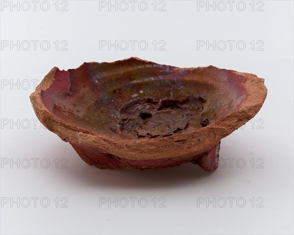 Bottom of small pot on stand lobes, red pottery, pot holder soil find ceramic earthenware clay engobe glaze lead glaze, hand