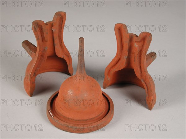 Three-piece mold for funnel, cast molding tool tools base metal cast iron, cast Three-part cast iron mold for pouring funnels