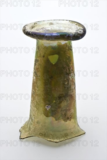 Fragment of part of neck and mouth of stock bottle (medicine bottle?), medicine bottle? stock bottle bottle holder bottomfound