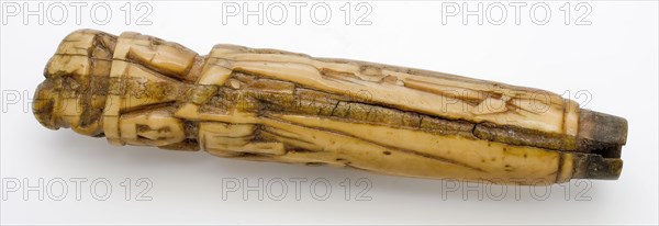 Carved ivory handle, with Faith, Hope and Love, raises part of the founding ground ivory, cut Ivory handle in which three female