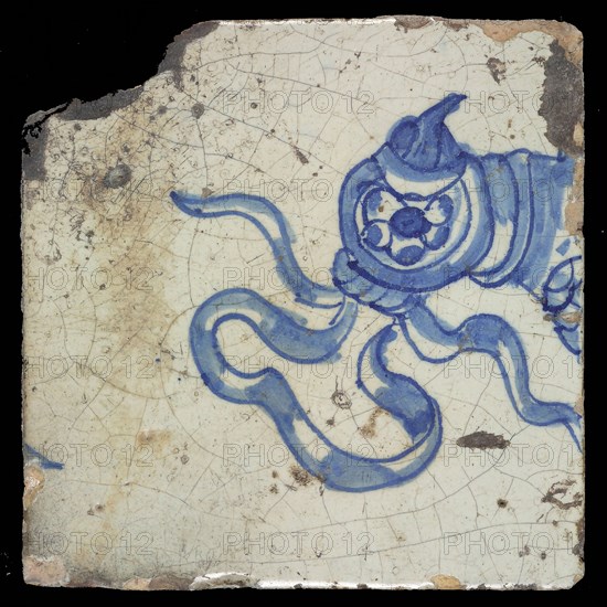 Loose tile from tableau 'Hoop' with image bird of prey with hood, tile picture footage fragment ceramic pottery glaze tin glaze