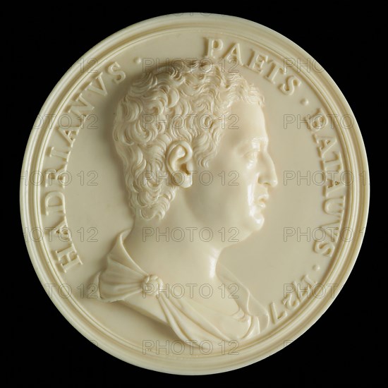 Portrait medallion Adriaen Paets (1697-1765), medallion ivory, right-reanimated bust Adriaan Paets, HADRIANVS. - PAETS BATAVUS