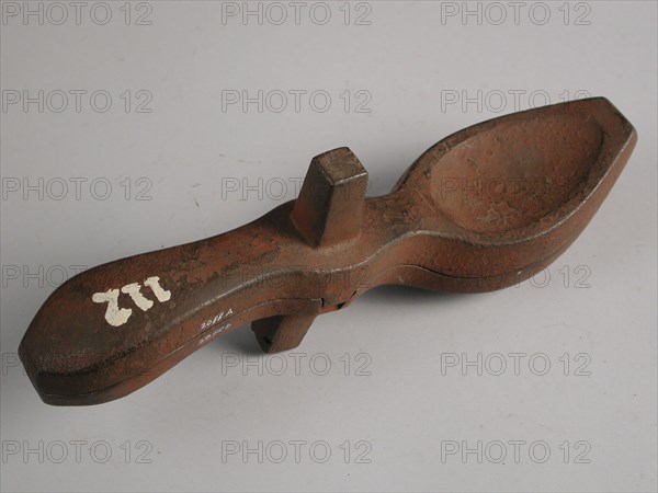W.M., Two-piece bronze mold for spoon, W M 1820, cast molding tool tools base metal bronze, cast Two-piece bronze mold