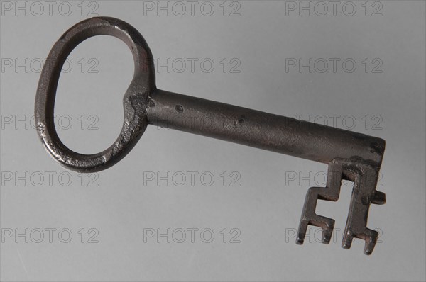 Iron key of cell of city hall, key iron iron, hand forged Key with heart-shaped eye (handle) hollow key handle cross-shaped