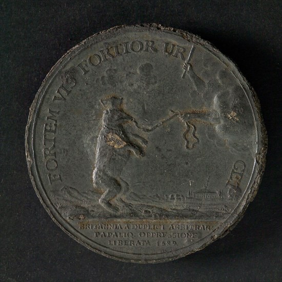 Medal on the revocation of the Roman princes of the English throne by the parliament, penny imagery tin, F: bear