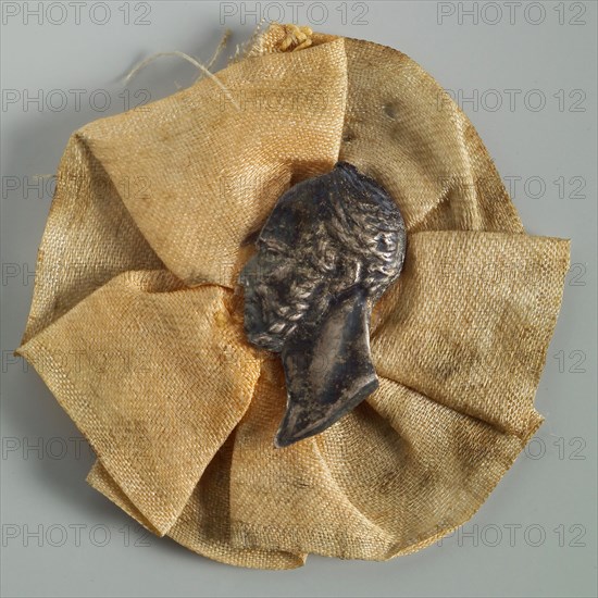 sign on the orange rosette of King William I, bearmark identification carrier silver textile, Small silver portrait of King